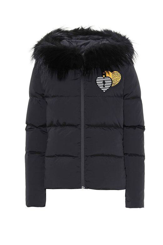 Fendi黑色毛領羽絨外套- £2,490(約港幣$24,900) Fendi黑色毛領羽絨外套- £2,490(約港幣$24,900)