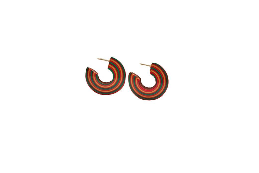 Bird Striped Hoop EarringsUSD $55 HKD ~ $429好像小時候的波板糖,帶點童真的感覺。 Bird Striped Hoop EarringsUSD $55 HKD ~ $429好像小時候的波板糖,帶點童真的感覺。
