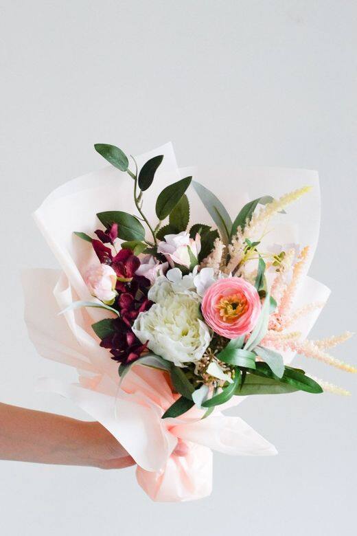 4. 加入個人化元素的花束Bunny Garden Silk Flowers & Life主打絲花花藝服務,客人可以按照 4. 加入個人化元素的花束Bunny Garden Silk Flowers & Life主打絲花花藝服務,客人可以按照