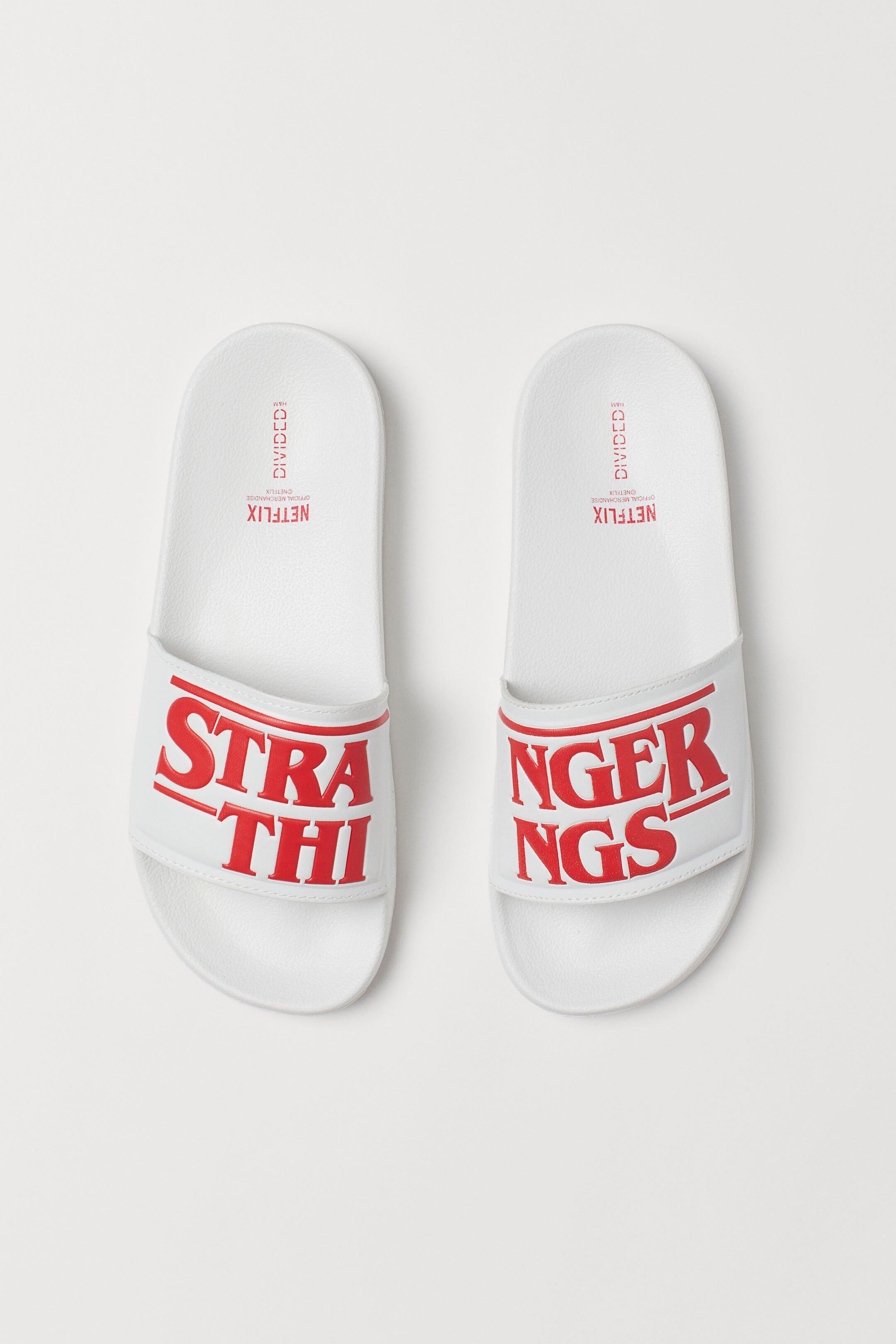 Stranger Things x H&M 白色拖鞋