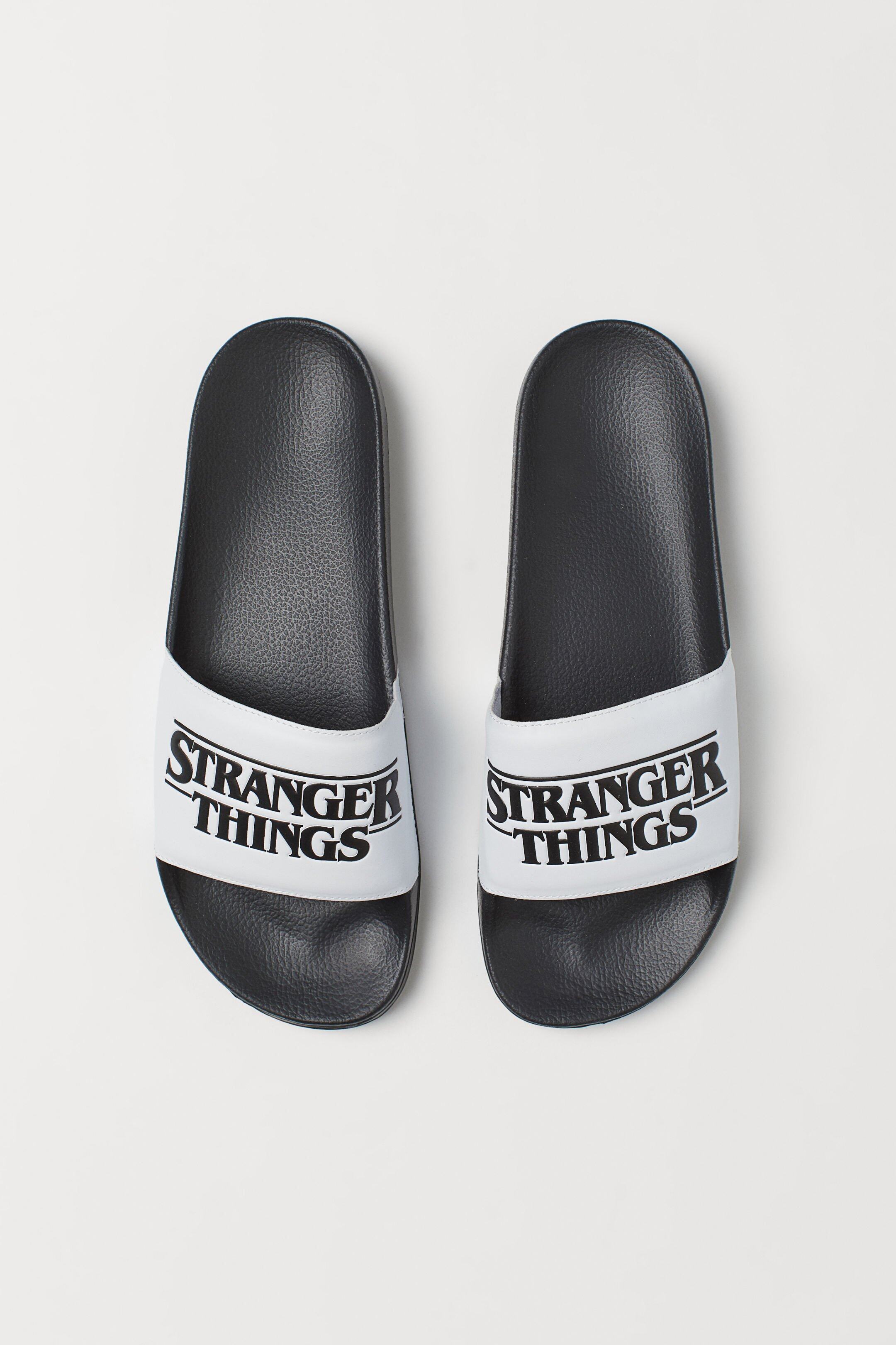Stranger Things x H&M 黑白色拖鞋 Stranger Things x H&M 黑白色拖鞋