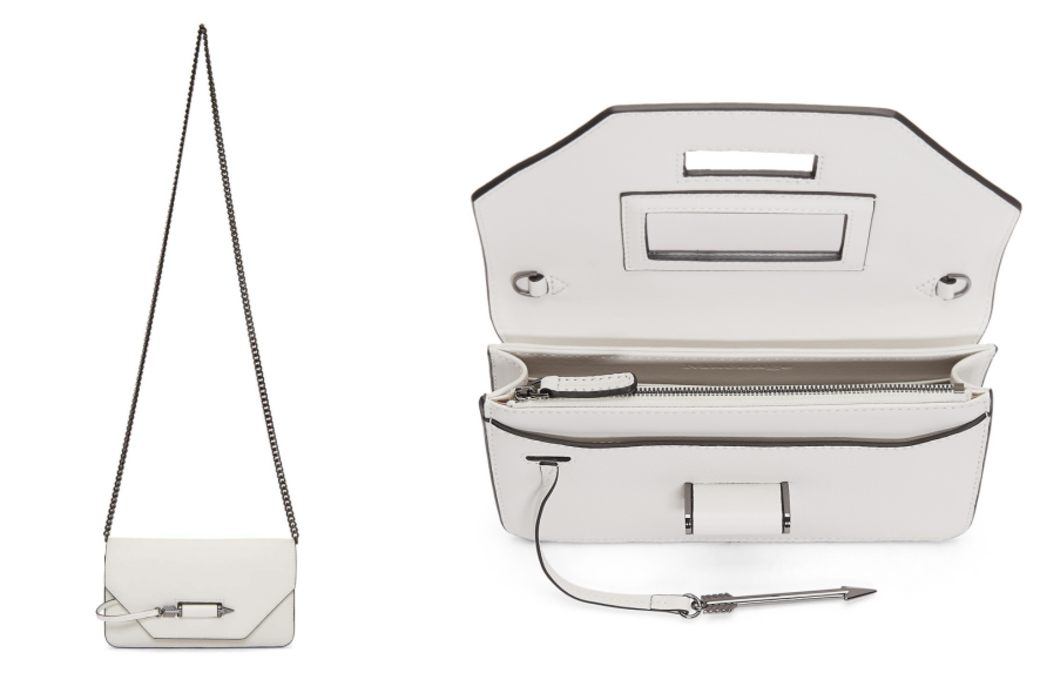 鍋釘飾皮革鏈袋($2087 Mackage, available at ssense.com) 鍋釘飾皮革鏈袋($2087 Mackage, available at ssense.com)