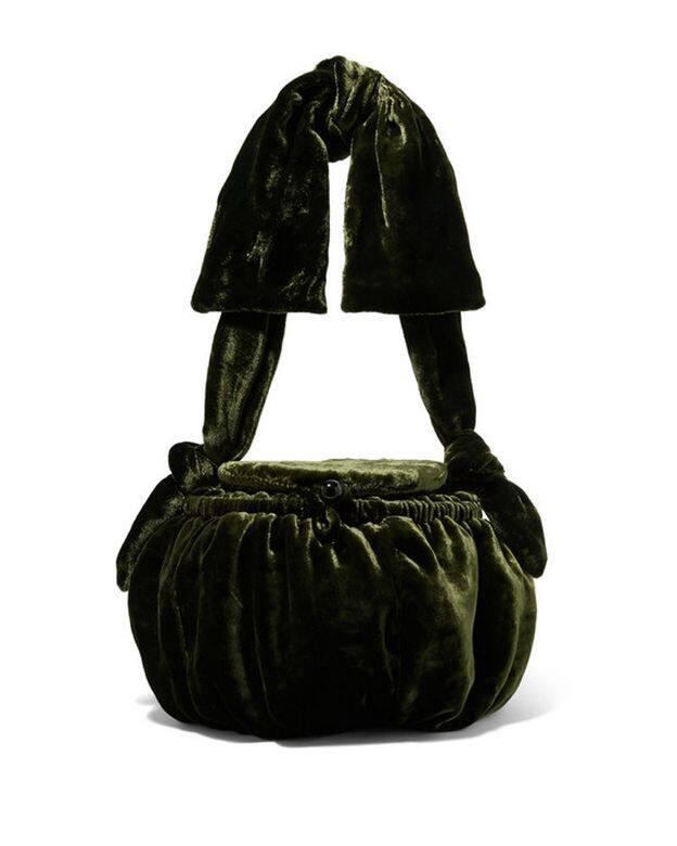 Cult GaiaJoana天鵝絨手提包£295 (約港幣$2,950) Cult GaiaJoana天鵝絨手提包£295 (約港幣$2,950)