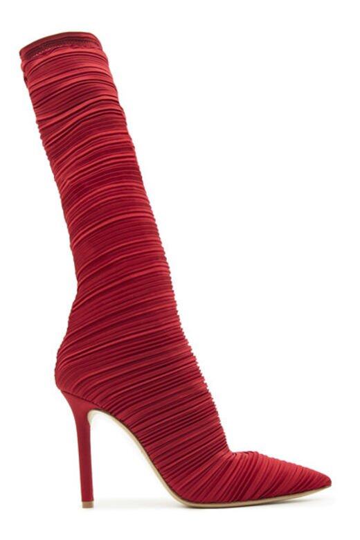 紅色高跟靴 $8,990 @ Casadei, available at Harvey Nichols 紅色高跟靴 $8,990 @ Casadei, available at Harvey Nichols