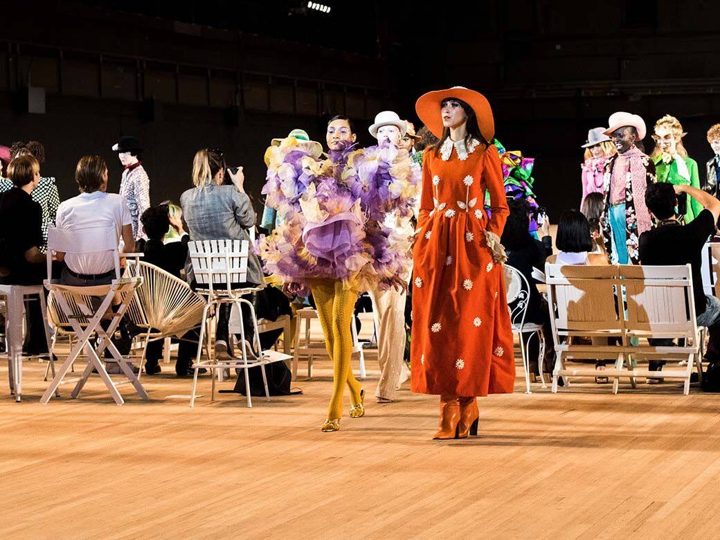 Marc Jacobs於911舉行時裝騷的固中意義:以絢麗時裝上演一場難以忘懷的舞台劇! Marc Jacobs於911舉行時裝騷的固中意義:以絢麗時裝上演一場難以忘懷的舞台劇!