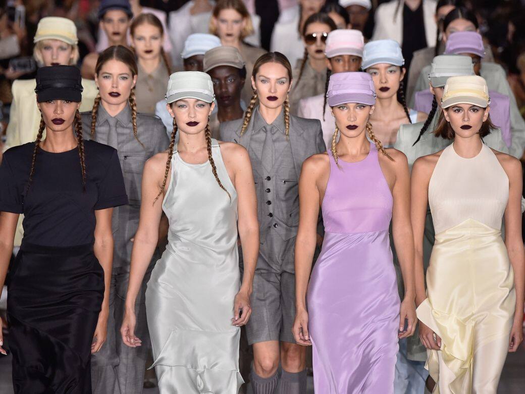 Max Mara 2020春夏時裝騷:Kaia Gerber、Bella Hadid與Gigi Hadid在時裝騷場上組成最強時尚軍隊 Max Mara 2020春夏時裝騷:Kaia Gerber、Bella Hadid與Gigi Hadid在時裝騷場上組成最強時尚軍隊