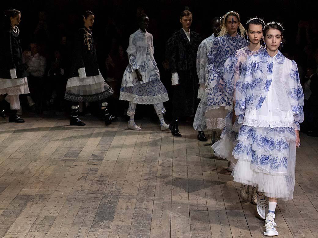 Simone Rocha 2020春夏倫敦時裝騷:以浪漫唯美設計講述愛爾蘭的傳統文化故事
Simone Rocha 2020春夏倫敦時裝騷:以浪漫唯美設計講述愛爾蘭的傳統文化故事