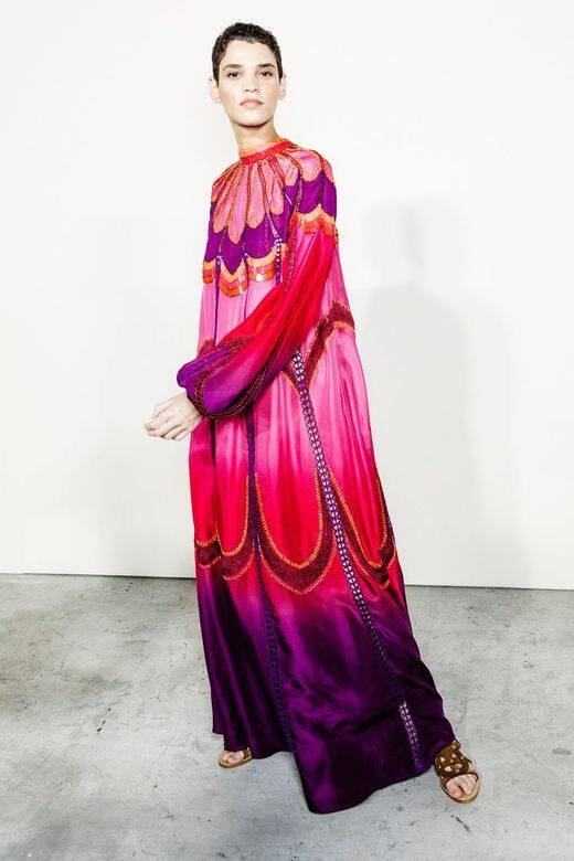 Kerolyn Soares這位24歲的年輕人在最近幾個季度為Fendi,Alexander McQueen和Acne Studio擔任模特兒,亦 Kerolyn Soares這位24歲的年輕人在最近幾個季度為Fendi,Alexander McQueen和Acne Studio擔任模特兒,亦