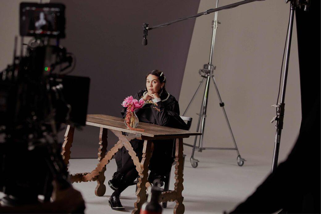 合作系列中,諸多作品也以Simone Rocha時裝國度中的重要廓形、製作面料以及裝 合作系列中,諸多作品也以Simone Rocha時裝國度中的重要廓形、製作面料以及裝