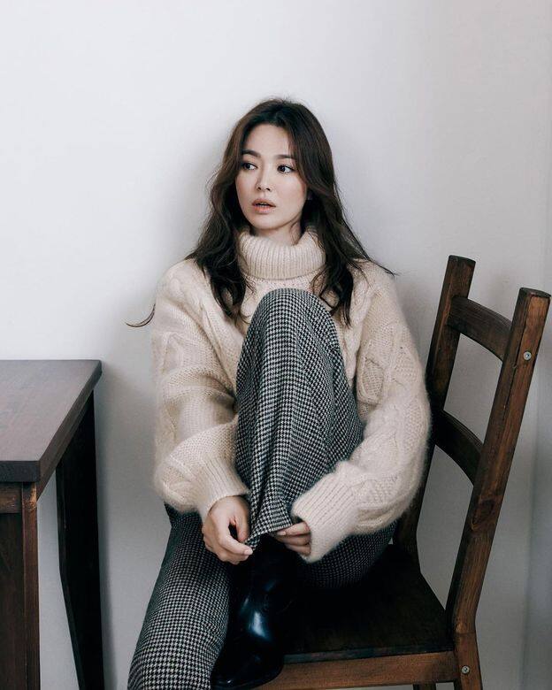 宋慧喬在韓國時裝品牌Michaa廣告中換上冬裝，寬鬆的針織冷衫給人一種溫