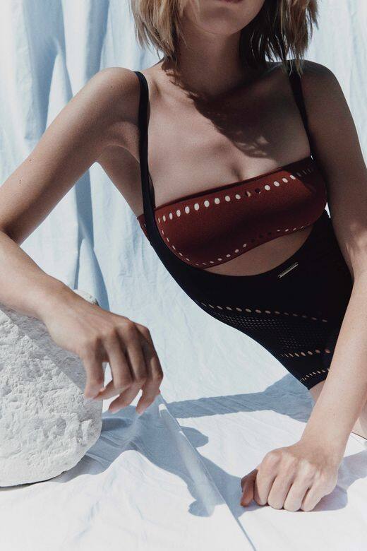 Stellawear Collection與Swimwear Collection同樣屬品牌2020秋冬泳裝系列,不過前者則加注了實用性理念 Stellawear Collection與Swimwear Collection同樣屬品牌2020秋冬泳裝系列,不過前者則加注了實用性理念