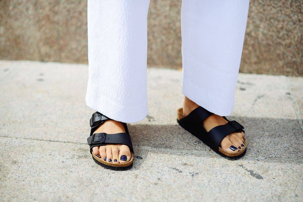 夏天必備的百搭birkenstock涼鞋穿搭秘技!
清涼散熱同時讓你與街坊裝說再見 夏天必備的百搭birkenstock涼鞋穿搭秘技!
清涼散熱同時讓你與街坊裝說再見