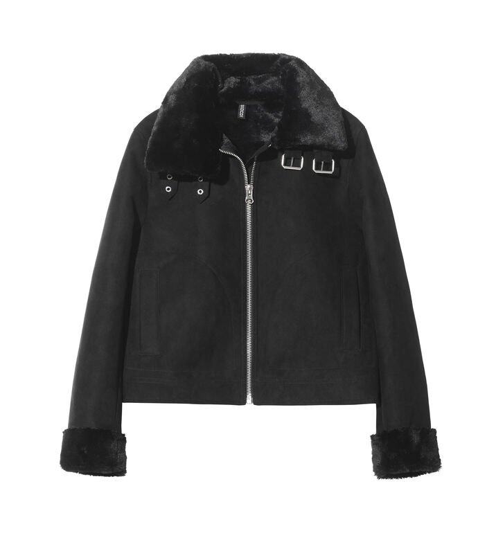 中價Biker皮褸推薦:H&M x Tiffany Young 黑皮褸($6,895)啞色麖皮質料配上反領設計,中 中價Biker皮褸推薦:H&M x Tiffany Young 黑皮褸($6,895)啞色麖皮質料配上反領設計,中