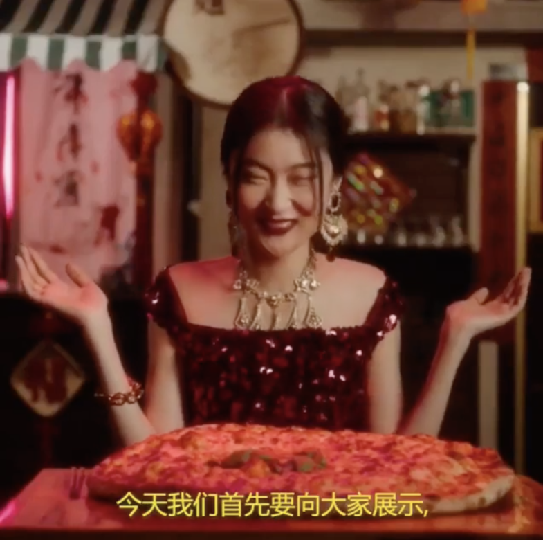 網友除了認為 Dolce & Gabbana 宣傳短片的情節有辱華成份 網友除了認為 Dolce & Gabbana 宣傳短片的情節有辱華成份