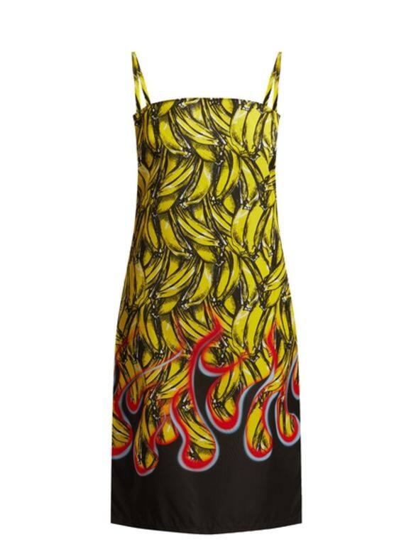 Prada香蕉圖案吊帶裙@matchesfashion.com $10,850 Prada香蕉圖案吊帶裙@matchesfashion.com $10,850
