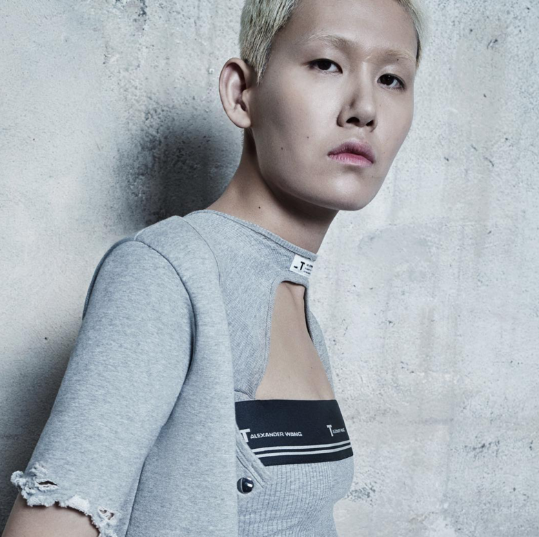 Alexander Wang 可說是每個酷女孩的最愛,如果妳不是那麼愛守規矩,拒絕當個乖乖 Alexander Wang 可說是每個酷女孩的最愛,如果妳不是那麼愛守規矩,拒絕當個乖乖