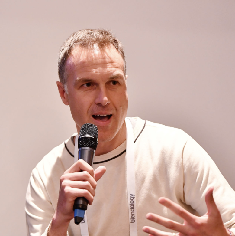 Farfetch可持續業務總監Thomas Berry亦表示:「我們知道消費者希望通過一種簡單的方 Farfetch可持續業務總監Thomas Berry亦表示:「我們知道消費者希望通過一種簡單的方