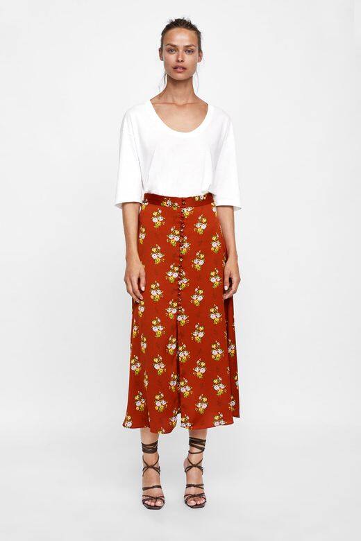 復古紅色碎花中長裙 $359 from Zara 復古紅色碎花中長裙 $359 from Zara