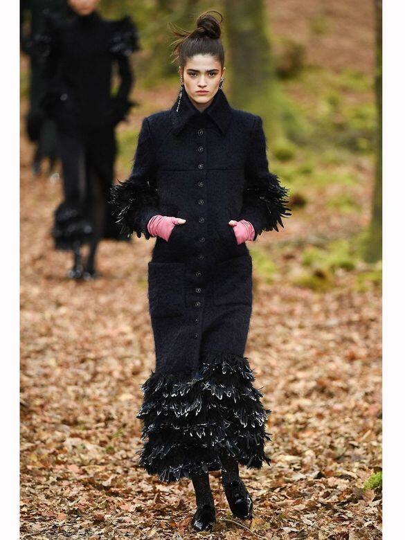 W - 歡迎來到Chanel的森林世界Walk in the woodsChanel每次舉行的Fashion Show都叫人嘩然與期待 W - 歡迎來到Chanel的森林世界Walk in the woodsChanel每次舉行的Fashion Show都叫人嘩然與期待