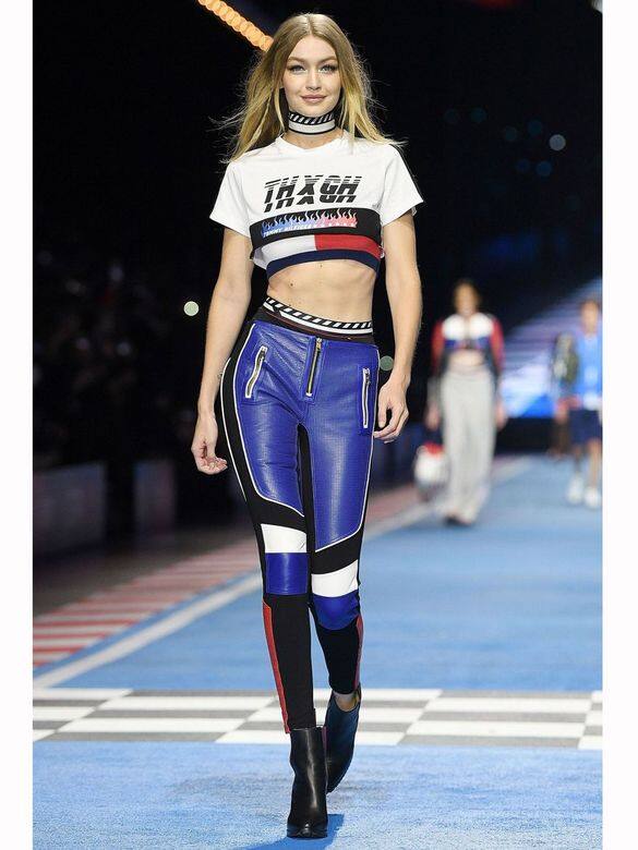 X - Tommy x Gigi再度合作由GIgi Hadid與Tommy Hilfiger合作的第四場時裝秀,最後一場於米蘭 X - Tommy x Gigi再度合作由GIgi Hadid與Tommy Hilfiger合作的第四場時裝秀,最後一場於米蘭