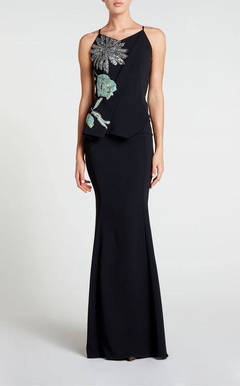 黑色貼身花卉刺繡晚裝裙 £2,495/ 約 $25645.14 Roland Mouret 黑色貼身花卉刺繡晚裝裙 £2,495/ 約 $25645.14 Roland Mouret