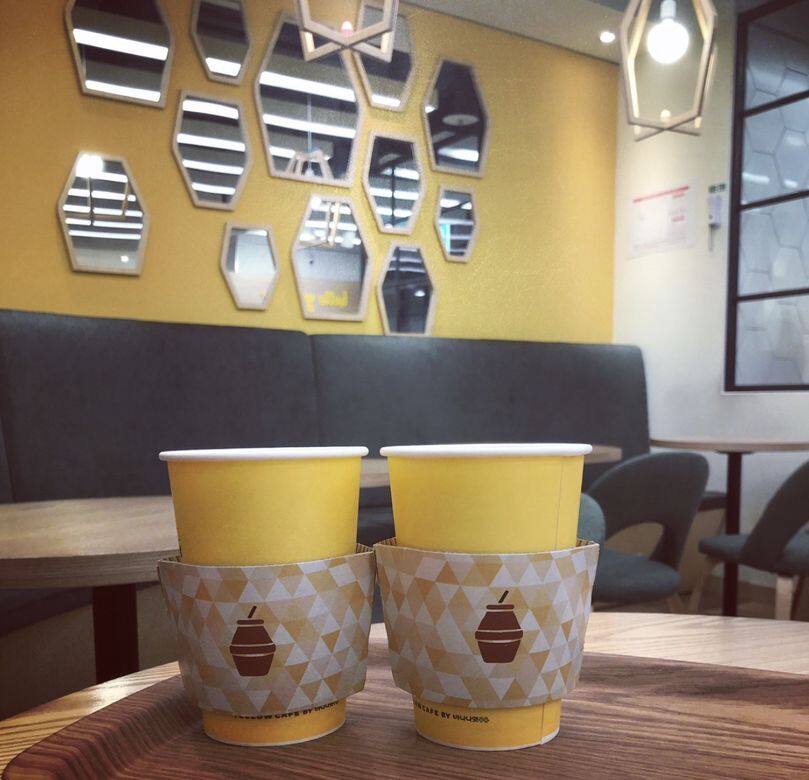 韓國國民飲品香蕉牛奶，亦在Hyundai City Outlets內開設了首間Yellow café。Photo: Instagram@__bt_99shm>>香