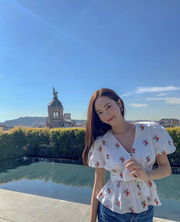 泡泡袖究竟有多流行?你看Jessica Jung、博客Aimee Song與Irene Kim等連環示範就知道,上身 泡泡袖究竟有多流行?你看Jessica Jung、博客Aimee Song與Irene Kim等連環示範就知道,上身