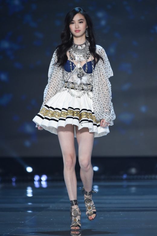 去年上海VS時裝騷，是陳瑜首次踏上維密的舞台，亦是她模特兒生涯中的