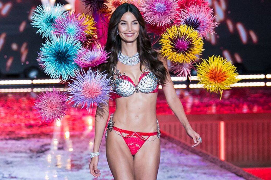 Lily Aldridge 2015 煙火夢幻內衣Lily Aldridge擔任2015年The Fireworks FantasyBra天使,這套FantasyBra價值2百萬美元 Lily Aldridge 2015 煙火夢幻內衣Lily Aldridge擔任2015年The Fireworks FantasyBra天使,這套FantasyBra價值2百萬美元