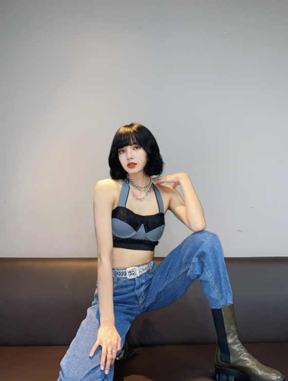Crop Top 短版小背心的剪裁獨特,俏皮的設計絕對讓你成為注目焦點 Crop Top 短版小背心的剪裁獨特,俏皮的設計絕對讓你成為注目焦點