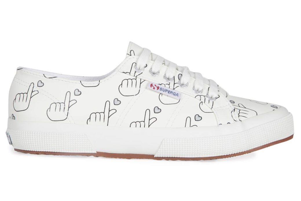 Superga X Yoox 手指愛心女款波鞋 $720 Superga X Yoox 手指愛心女款波鞋 $720