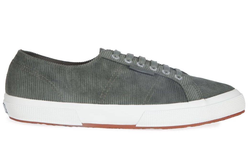 Superga X Yoox 燈芯絨灰綠色男款波鞋 $680 Superga X Yoox 燈芯絨灰綠色男款波鞋 $680