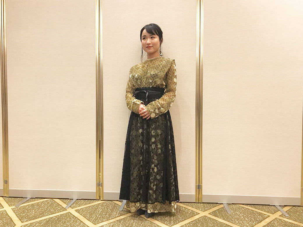 除了青春活力的造型外,伊藤美誠也有嘗試一些柔美知性的造型,例如這 除了青春活力的造型外,伊藤美誠也有嘗試一些柔美知性的造型,例如這
