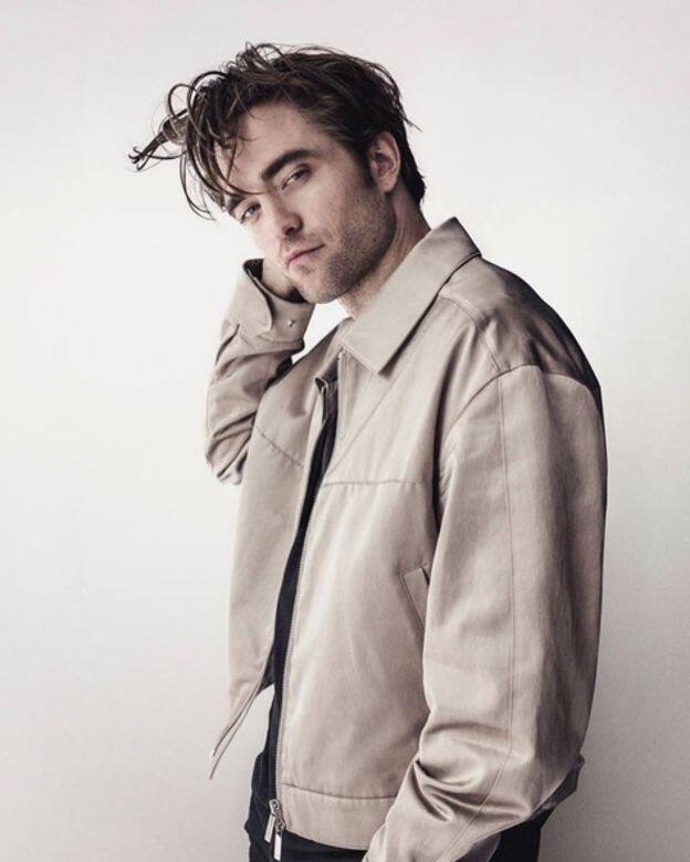 其實Robert Pattinson手上即使沒有任何道具，還可以餚出許多不同的味道，將微曲的
