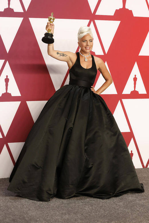 Lady Gaga今年年頭出席91st Annual Academy Awards時穿上這條清雅的小黑裙，與她一向狂野