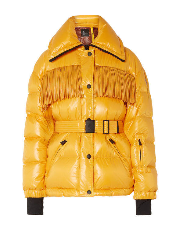 Moncler Grenoble創意總監Sandro Mandrino回顧了60年代的滑雪服樣式,為作品注入了復古元素 Moncler Grenoble創意總監Sandro Mandrino回顧了60年代的滑雪服樣式,為作品注入了復古元素