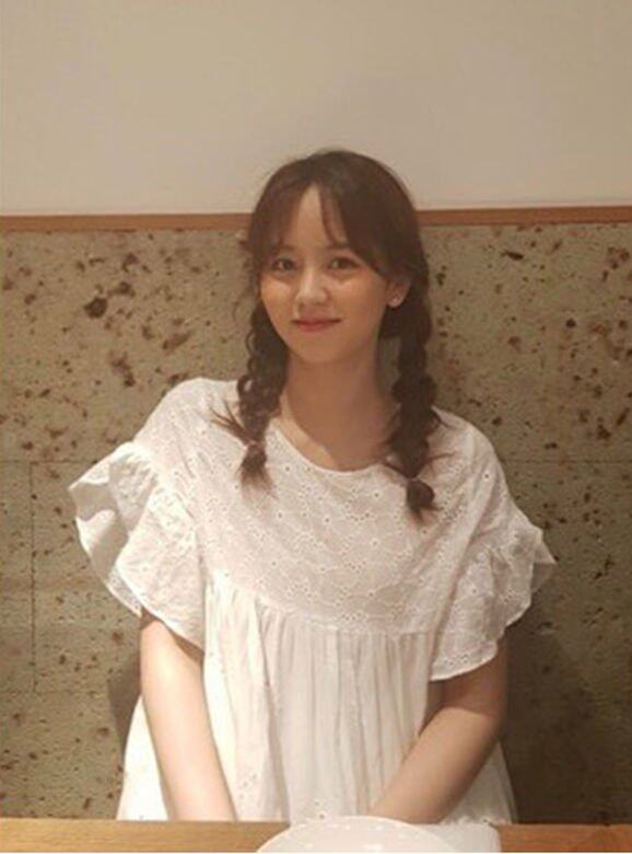 少女常穿的娃娃裙、小碎花,一樣吸引不少熟女穿,因為它有減齡效果。飄逸 少女常穿的娃娃裙、小碎花,一樣吸引不少熟女穿,因為它有減齡效果。飄逸
