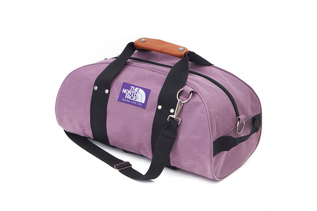 我們還需留意The North Face Purple Label近日所推出的duffle bag,設計靈感源於70年代,而布 我們還需留意The North Face Purple Label近日所推出的duffle bag,設計靈感源於70年代,而布