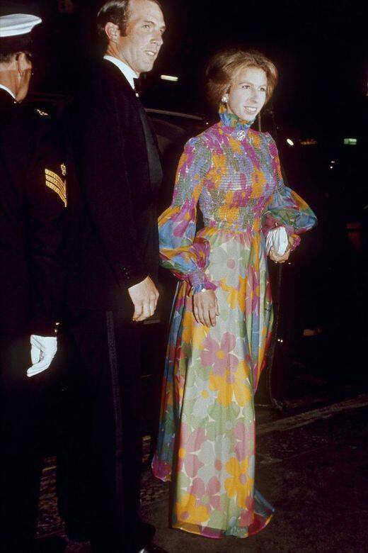 如果說90年代的時尚icon就屬戴安娜王妃，安妮長公主絕對是戴妃大前輩