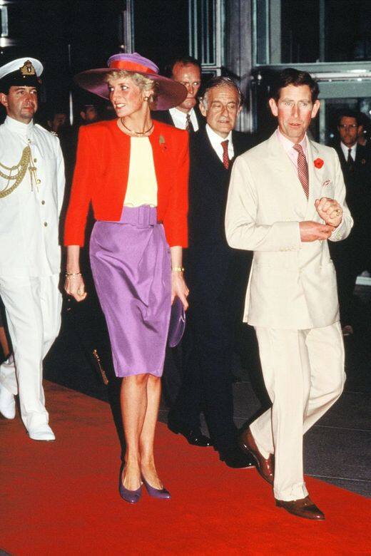 戴安娜王妃1989年訪港時的打扮,今天看來仍然時尚精緻。 戴安娜王妃1989年訪港時的打扮,今天看來仍然時尚精緻。