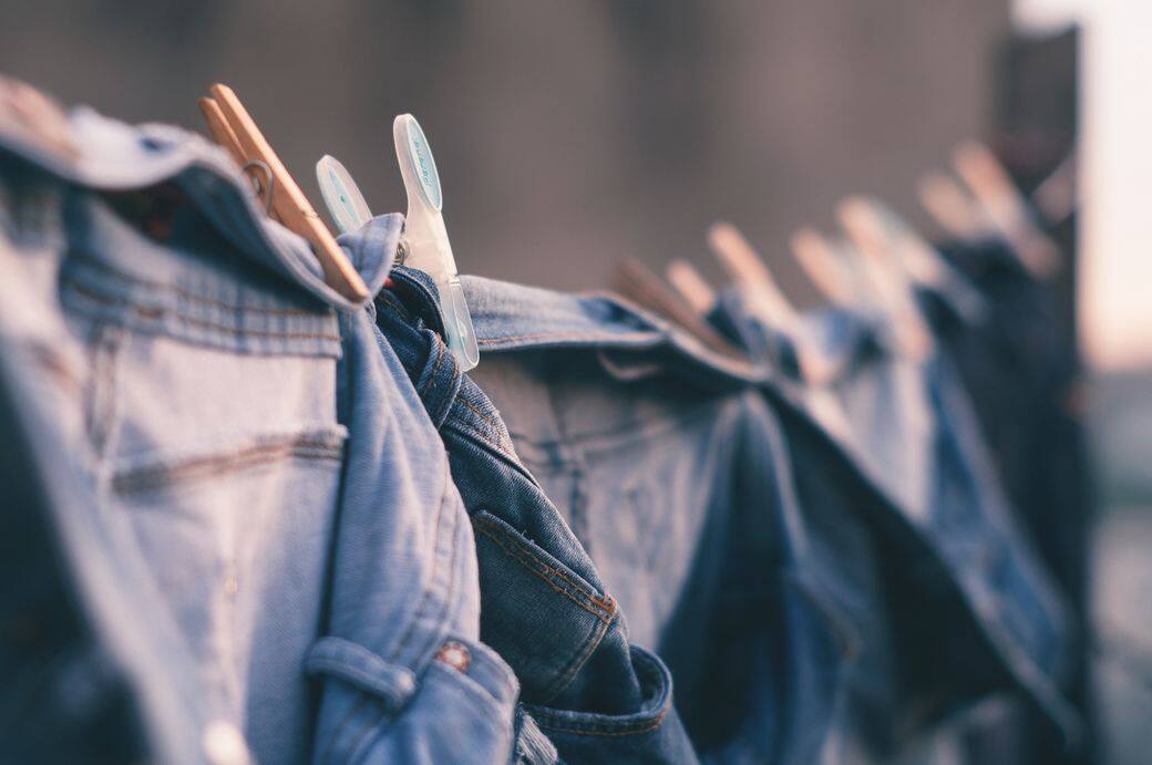 以晾乾衣物取代乾衣機可減少對氣候所做成的影響。