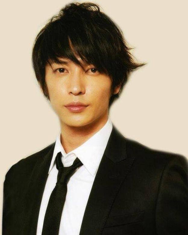 音樂家與社團大佬在造型上還有另一處不同,就是髮型。玉木宏演千秋王 音樂家與社團大佬在造型上還有另一處不同,就是髮型。玉木宏演千秋王