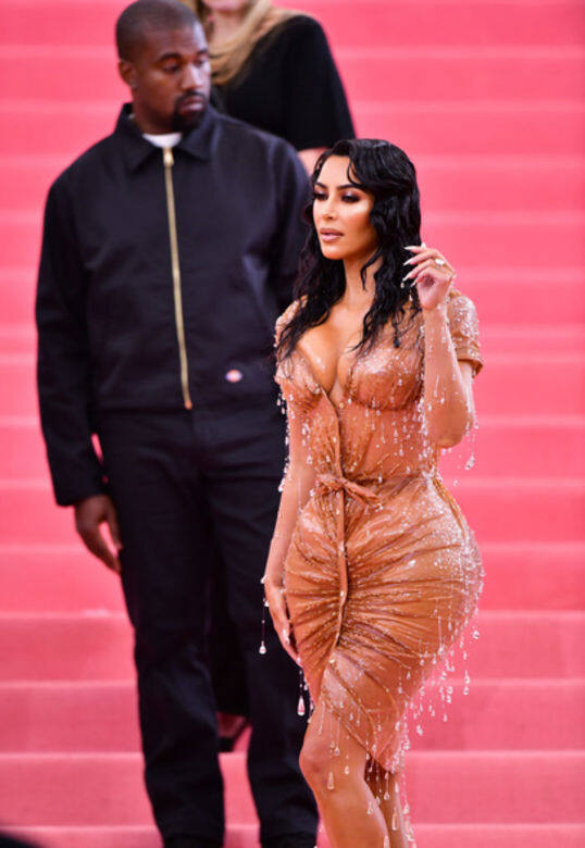 Thierry Mugler跟名媛Kim Kardashian份屬好友。去年,加拿大蒙特利爾美術博物館為Thierry Mugler舉辦 Thierry Mugler跟名媛Kim Kardashian份屬好友。去年,加拿大蒙特利爾美術博物館為Thierry Mugler舉辦