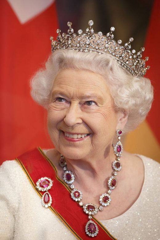 這頂The Girl of Great Britain and Ireland Tiara,是英女王最常配戴,也可說是「最多人認識」的王冠 這頂The Girl of Great Britain and Ireland Tiara,是英女王最常配戴,也可說是「最多人認識」的王冠