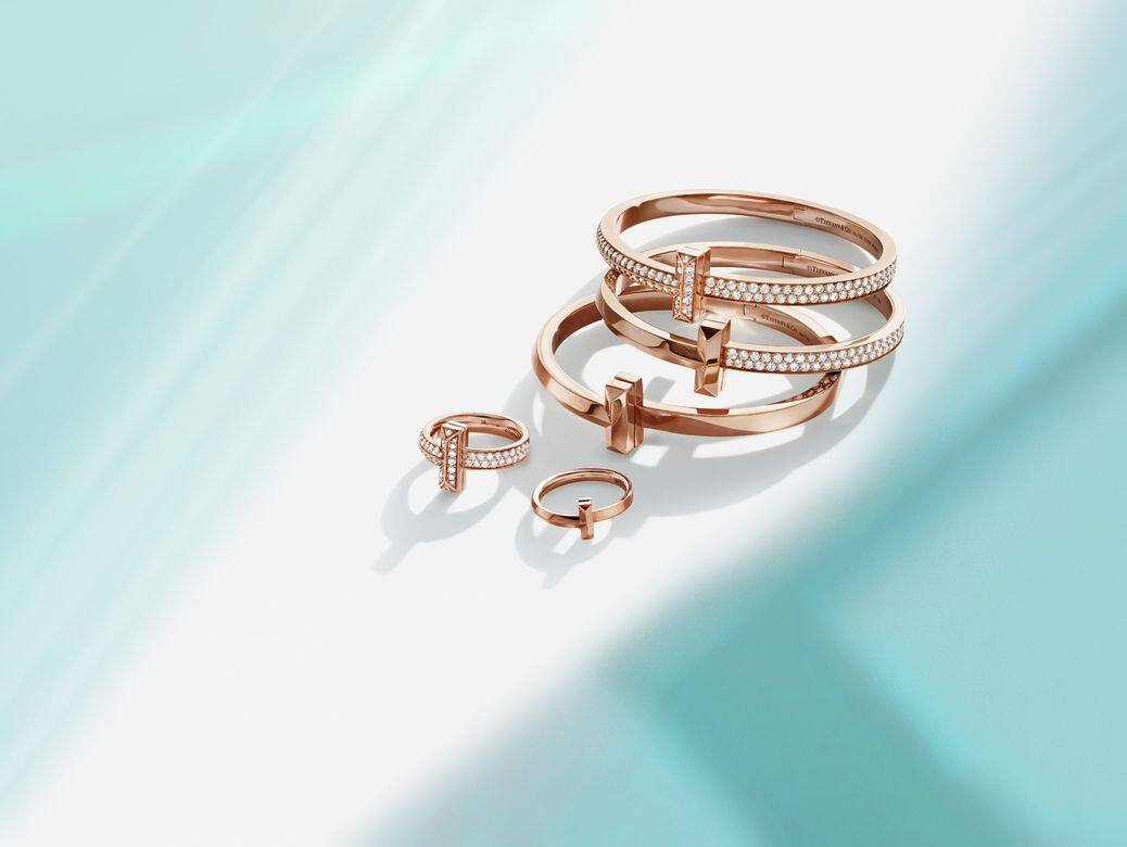 Tiffany T1系列是今年面世的最新作品,其設計糅合了「T」字與「1」字,連結了Tiffany Tiffany T1系列是今年面世的最新作品,其設計糅合了「T」字與「1」字,連結了Tiffany