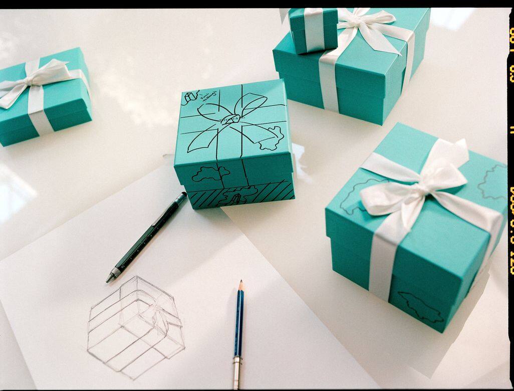 無可否認,Blue Box確實代表了擁有184年歷史的Tiffany & Co.。Daniel Arsham表示希望以古舊面 無可否認,Blue Box確實代表了擁有184年歷史的Tiffany & Co.。Daniel Arsham表示希望以古舊面