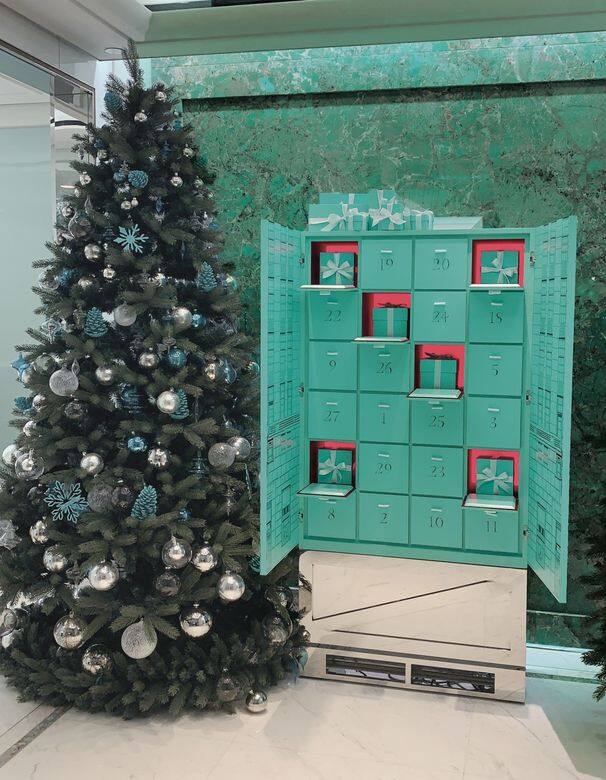 除了Wyman所選的幾樣之外，Tiffany專門店中不難找到「聖誕倒數日曆」裝置以及Tiffany