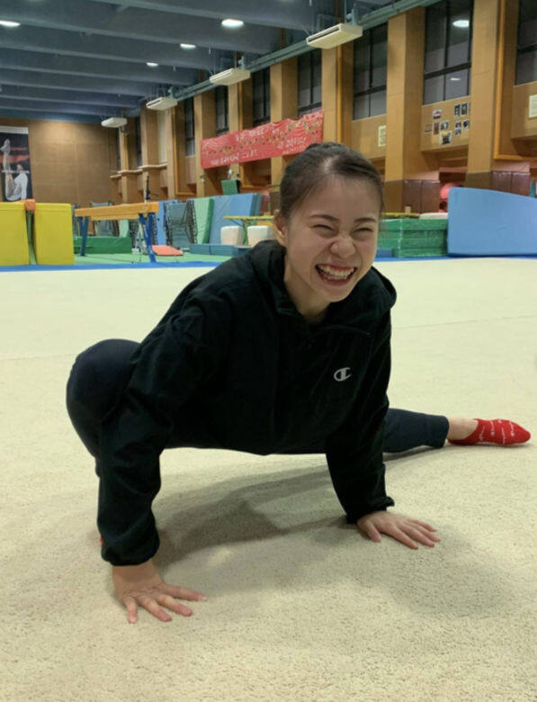 不過大部分時間杉原愛子也是藏不住她的燦爛笑容的,即使穿得很密實 不過大部分時間杉原愛子也是藏不住她的燦爛笑容的,即使穿得很密實