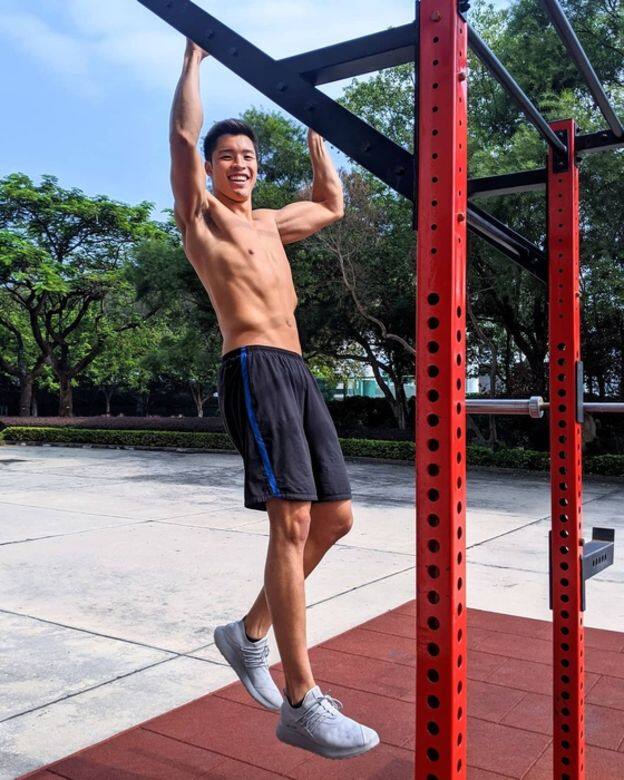 24歲的何甄陶是香港游泳選手,在100米自由泳初賽,以49.49秒贏得小組首 24歲的何甄陶是香港游泳選手,在100米自由泳初賽,以49.49秒贏得小組首