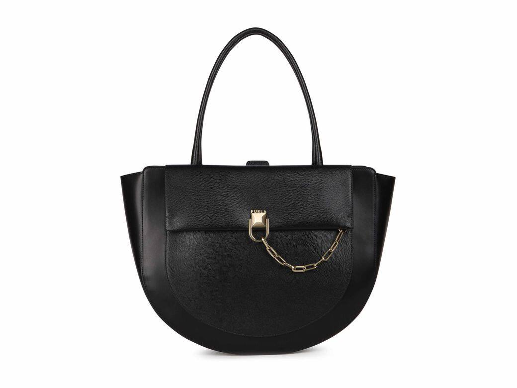 Furla的返工手袋設計一向出色,這款半月形皮革tote bag設計獨特又好看,配上 Furla的返工手袋設計一向出色,這款半月形皮革tote bag設計獨特又好看,配上